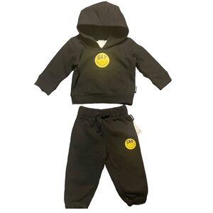GAP BABY SMILEYWORLD SWEATSUIT - BLACK  SIZE 6-12 MONTHS (NEW WITH TAGS) A13